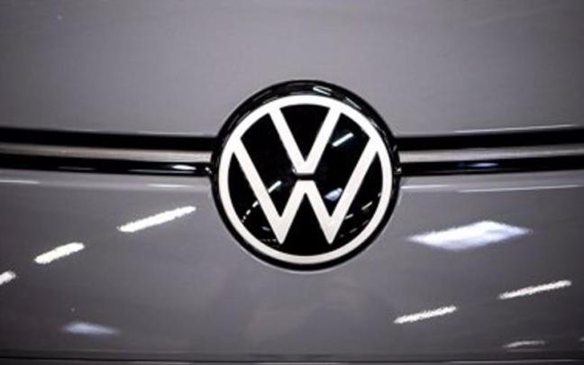 Logo de la empresa alemana de automóviles Volkswagen Logo de la empresa alemana de automóviles Volkswagen