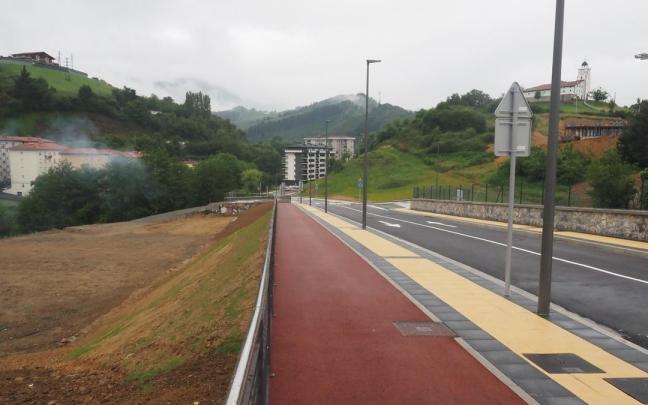 Aspecto del vial de Txalonerreka tras el final de las obras a comienzos del pasado mes de junio.
