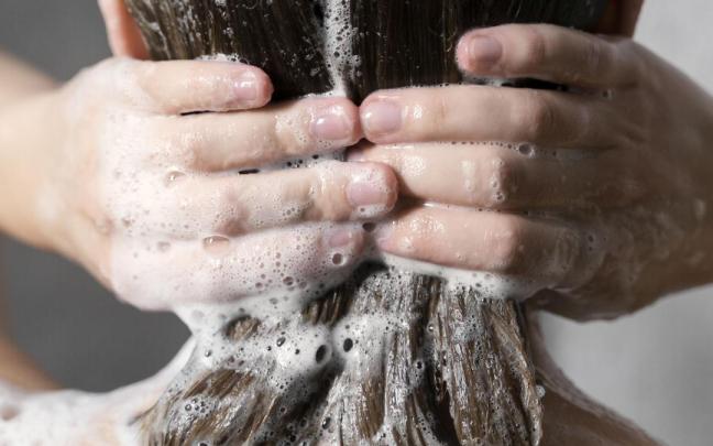 Hay que evitar el agua muy caliente durante el lavado.