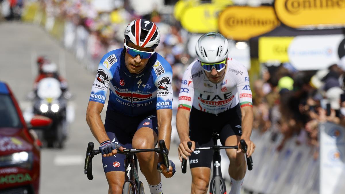 Mikel Landa (izda), a su llegada a meta.