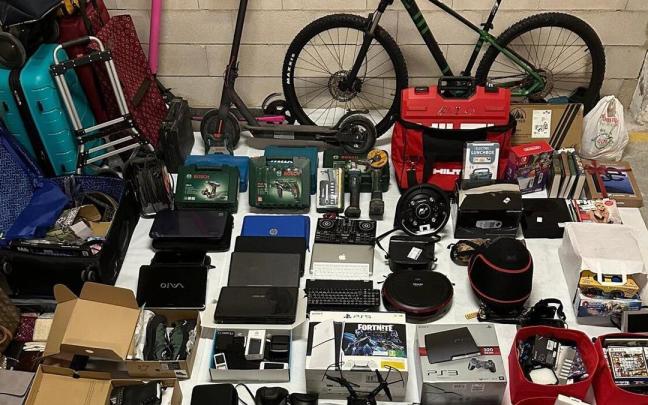 Exposicion de objetos robados en trasteros de la capital navarra.