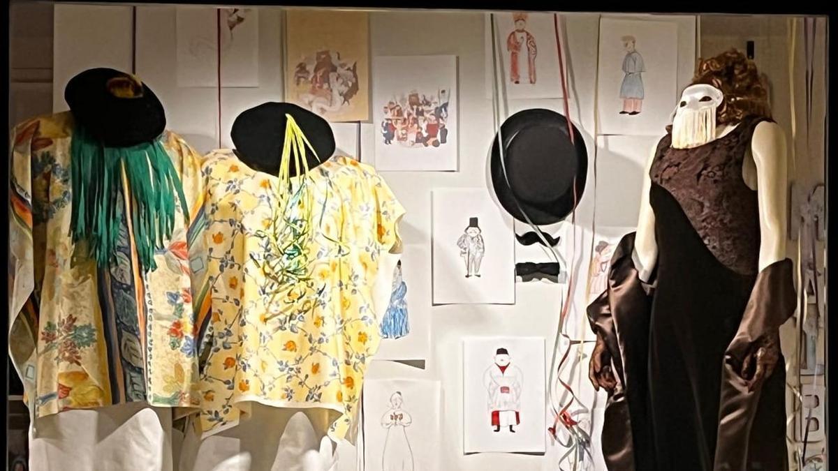 Los escaparates ya lucen sus montajes del Carnaval.