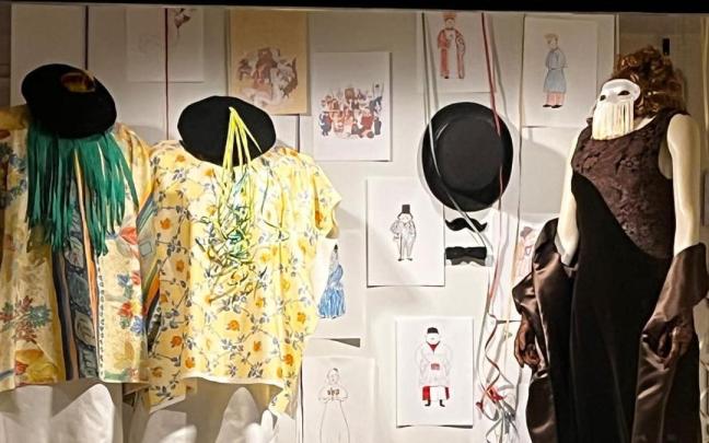 Los escaparates ya lucen sus montajes del Carnaval.