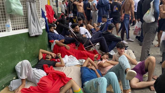 Crisis migratoria en Ceuta: cientos de inmigrantes llegan a nado a la ciudad autónoma
