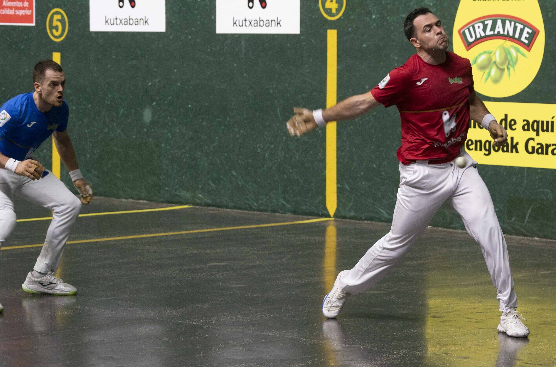 Laso y Albisu pasan por encima de Jaka-Iztueta en el Ogueta de Gasteiz en la novena jornada del Campeonato de Parejas.