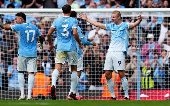Los jugadores del Manchester City celebran un gol de la presente temporada.