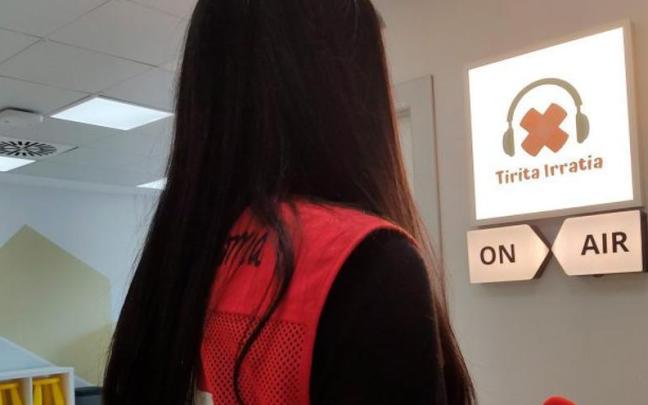 Jóvenes voluntarios de Cruz Roja gestiona el Scape-Gela en el Hospital de Cruces