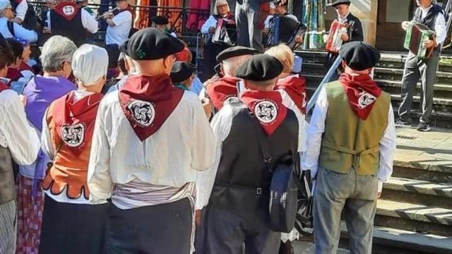 También están a la venta los pañuelos de la Euskal Jaia en la Oficina de Turismo