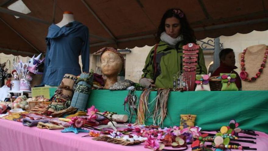 La feria de artesanas y productoras en una pasada edición.