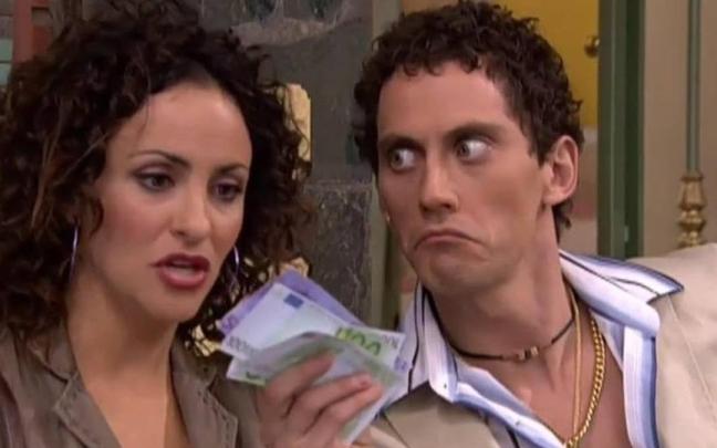 Los actores Melanie Olivares y Paco León en 'Aída'