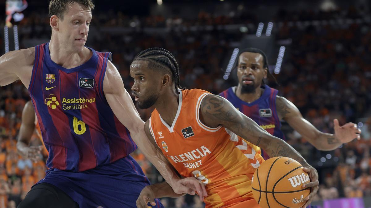 Jean Montero durante una de las jugadas del segundo encuentro de la final de la Liga Endesa