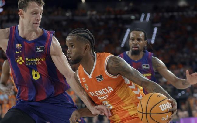 Jean Montero durante una de las jugadas del segundo encuentro de la final de la Liga Endesa