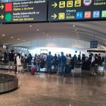 Pasajeros en el aeropuerto de Loiu.