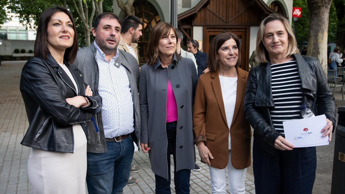 Agirregoitia, Hualde, Barkos, Bilbao y Arrizabalaga, en el acto del PNV y Geroa Bai pidiendo el voto para su coalición Ceus en las elecciones europeas