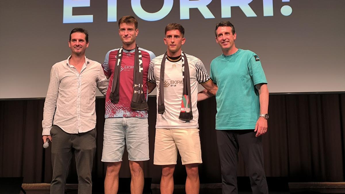 Los hermanos Emery en la presentación de los 2 nuevos jugadores. NOTICIAS DE GIPUZKOA
