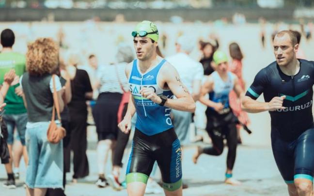 Instante del Triatlón de Hondarribia en su edición de 2025