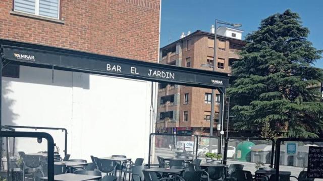 Terraza del bar El Jardín