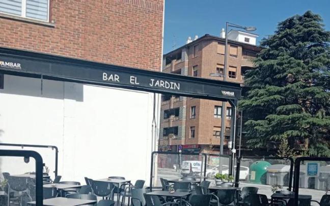 Terraza del bar El Jardín