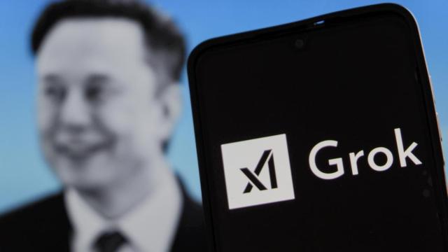 Logotipo de Grok y el retrato de su propietario, Elon Musk.