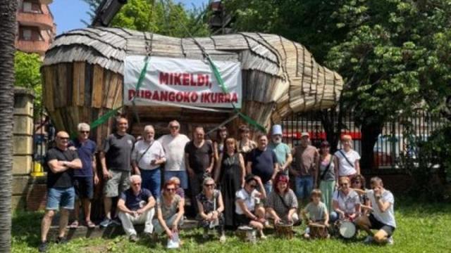 Traslado del Mikeldi al Instituto