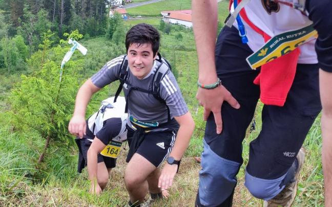 Los corredores afrontarán la corta y exigente subida a la cruz del monte Morkaiko en el tramo final de la prueba.