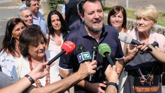 Salvini atiende a los medios de comunicación.