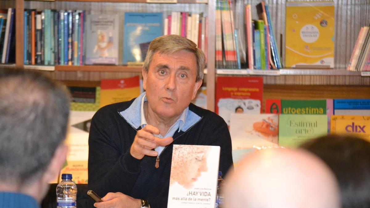 José Luis Belmar, durante la presentación de su libro.