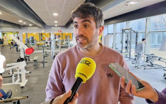 Borja Olazabal durante la visita a las instalaciones.