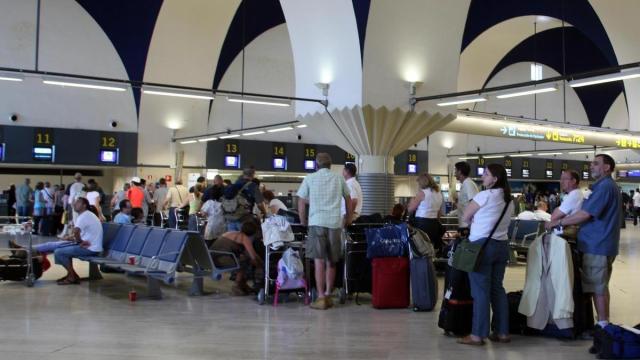 Pasajeros en un aeuropuerto