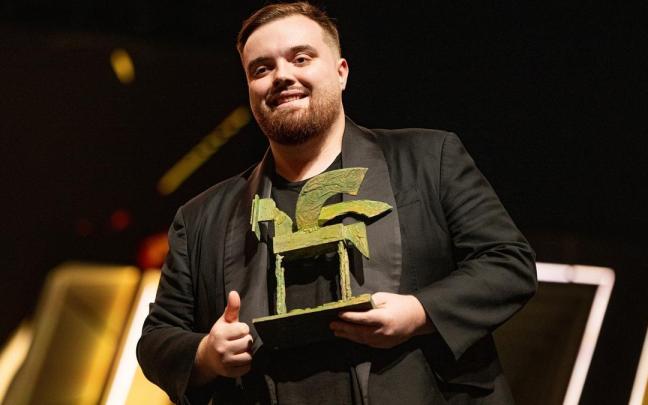 El streamer Ibai Llanos recoge un premio durante la gala de entrega de los Premios Ondas 2023, en el Gran Teatre del Liceu, a 22 de noviembre de 2023, en Barcelona, Catalunya (España). / EP El streamer Ibai Llanos recoge un premio durante la gala de entrega de los Premios Ondas 2023, en el Gran Teatre del Liceu, a 22 de noviembre de 2023, en Barcelona, Catalunya (España).