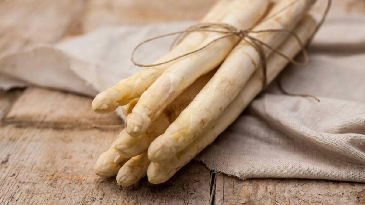 Los espárragos blancos, un alimento conocido por sus beneficios para la salud, tienen un efecto natural sobre el sistema digestivo de los perros.