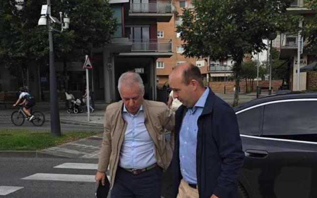 El ex-lehendakari Iñigo Urkullu, y el portavoz del PNV de Irun Gorka Álvarez