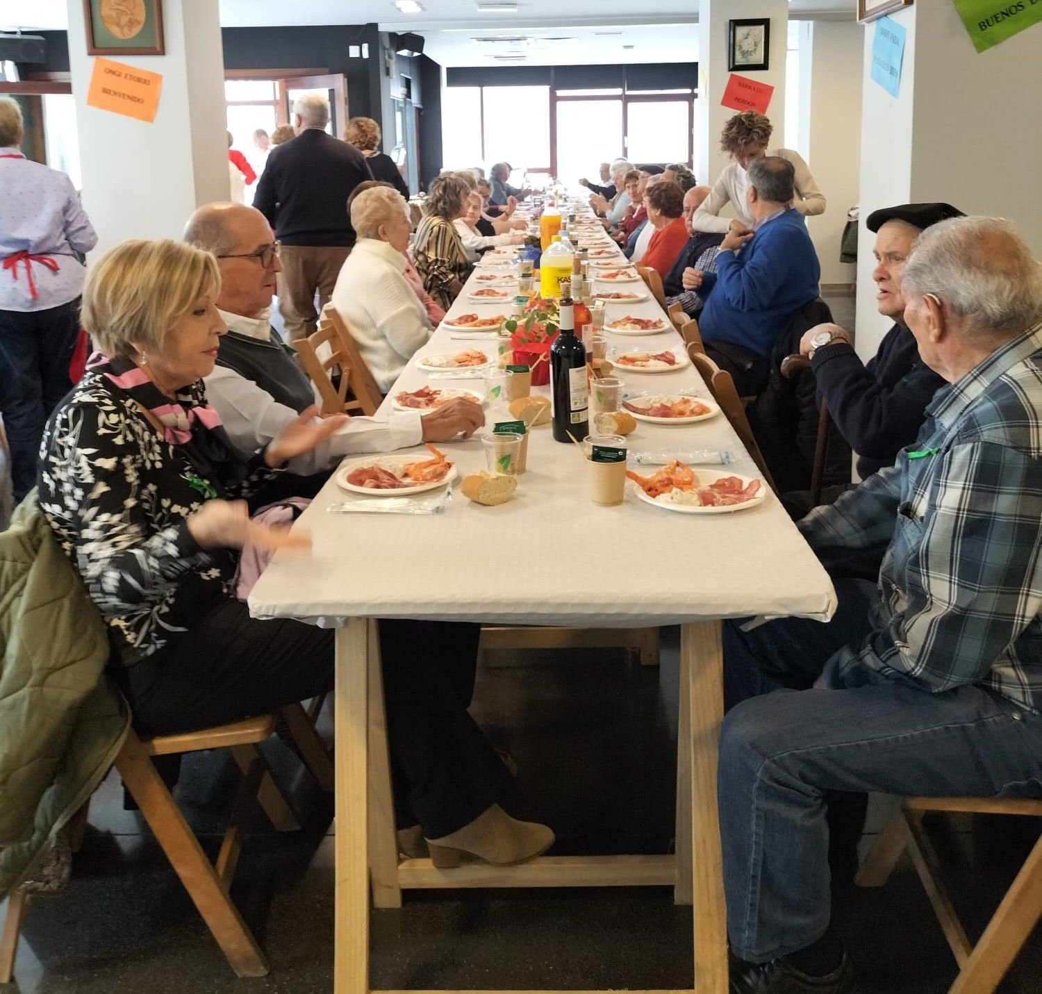 Imagen de una edición anterior de la comida para personas jubiladas