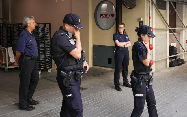 Agentes de la Policía Nacional en Ferraz.