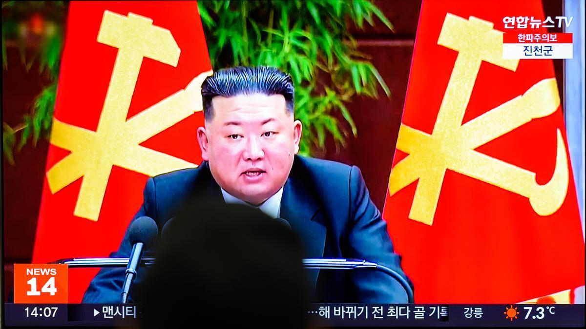 Captura de pantalla de una comparecencia del líder de Corea del Norte, Kin Jong Un