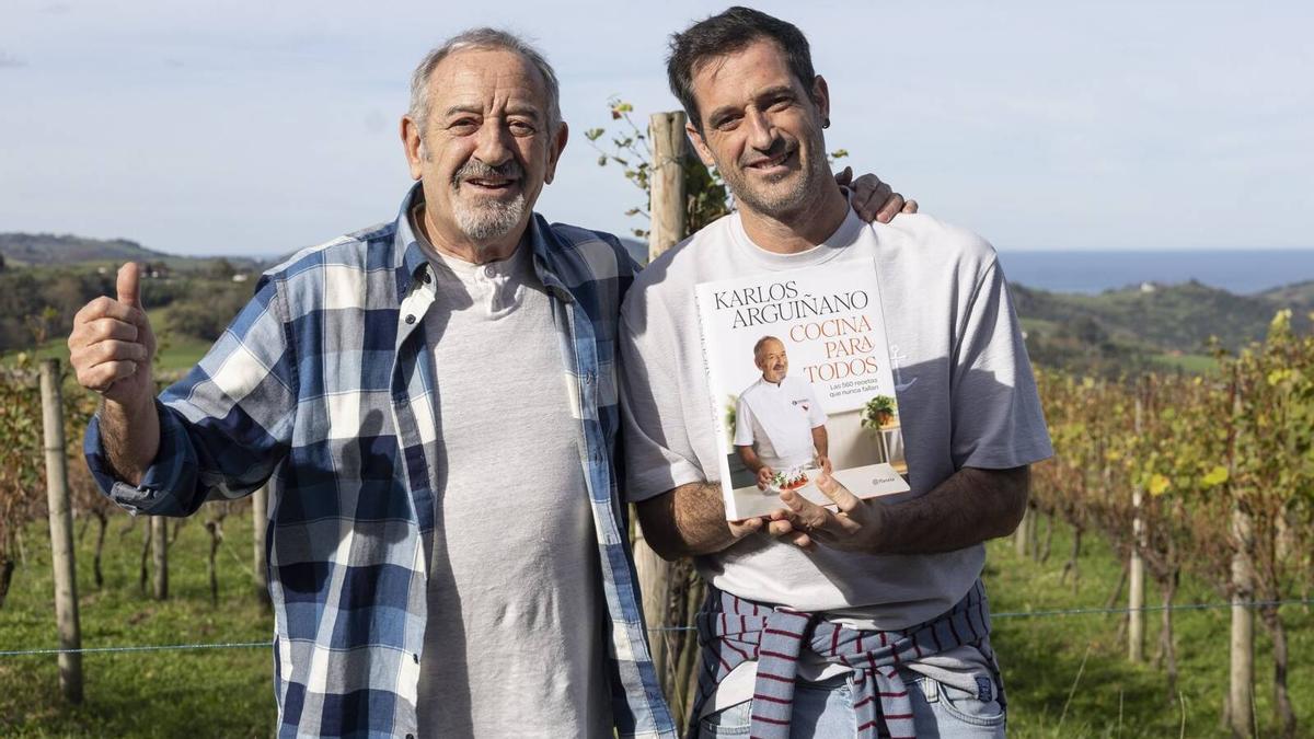 Karlos Arguiñano junto a su hijo Joseba