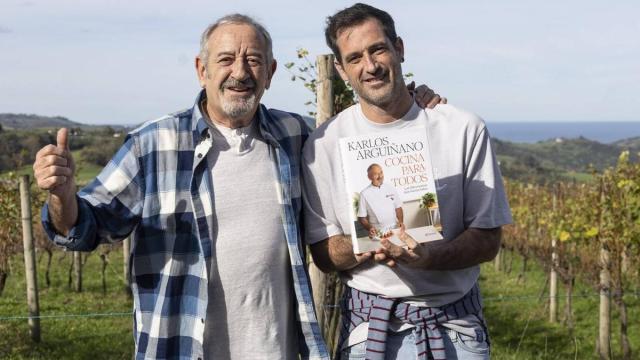 Karlos Arguiñano junto a su hijo Joseba
