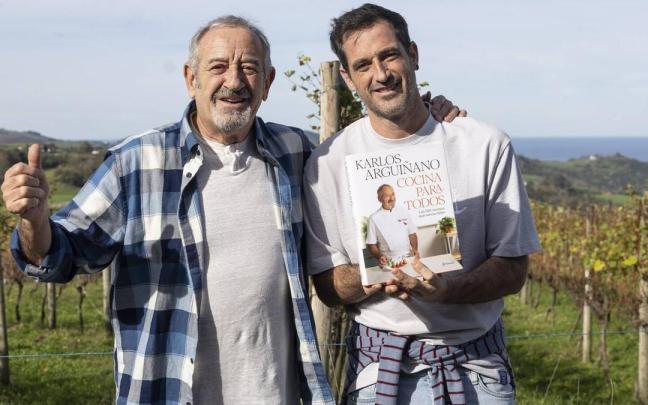Karlos Arguiñano junto a su hijo Joseba