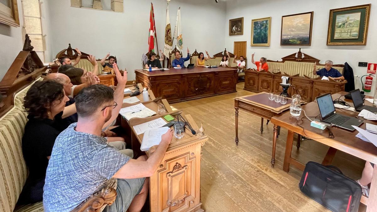 Hondarribiko udaletxean atzo egindako osoko bilkuraren argazkia.