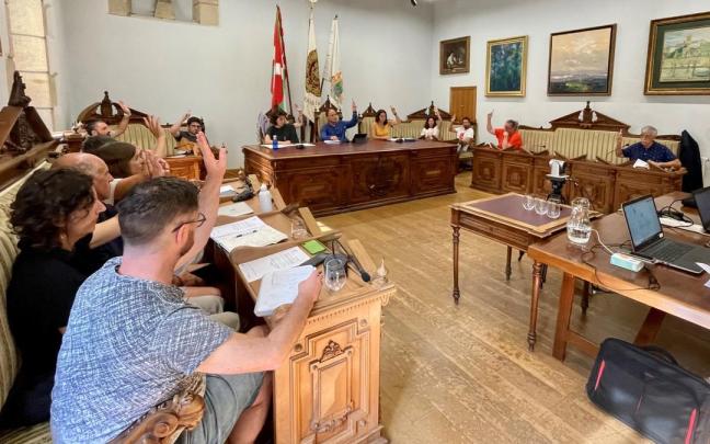 Hondarribiko udaletxean atzo egindako osoko bilkuraren argazkia.