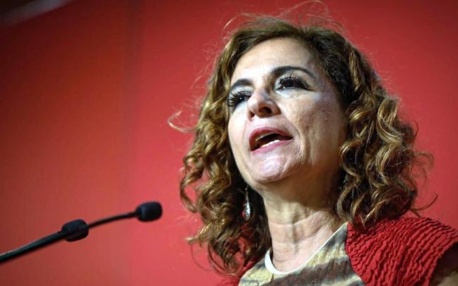 La candidata por Sevilla del PSOE, María Jesús Montero, se dirige a los simpatizantes socialistas.