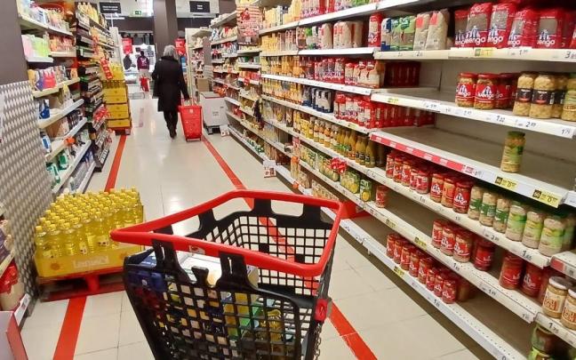 Un carro de la compra en un supermercado. / EP Un carro de la compra en un supermercado.