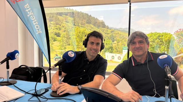 Iker Goñi junto a José Manuel Monje, en Meaztegi Golf