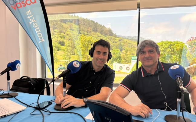 Iker Goñi junto a José Manuel Monje, en Meaztegi Golf