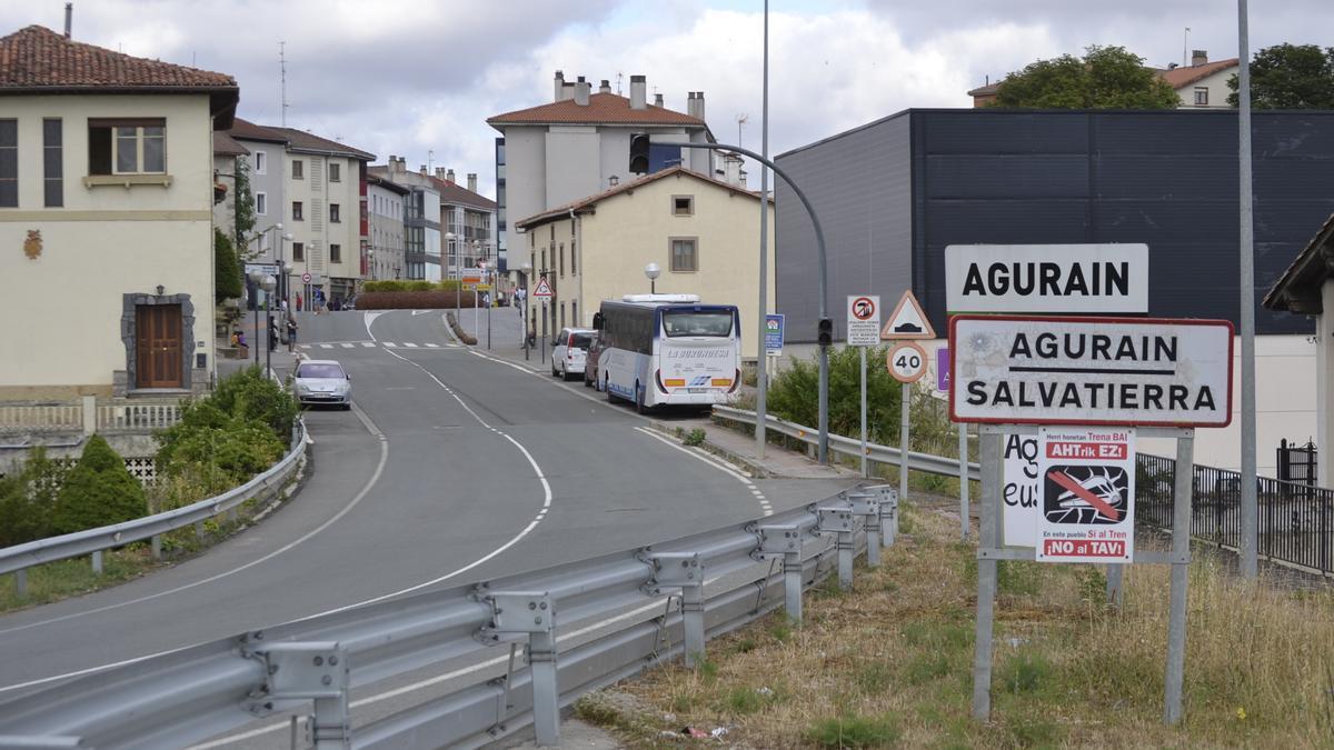 Entrada al municipio de Agurain en la Llanada Alavesa