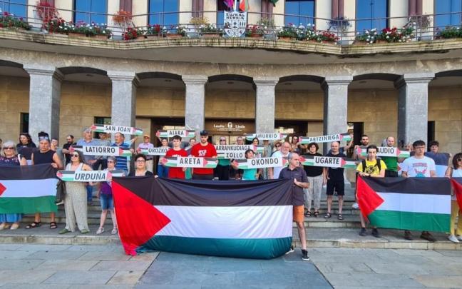 El grupo solidario Laudio-Palestina en la comparecencia pública realizada en la Herriko Plaza