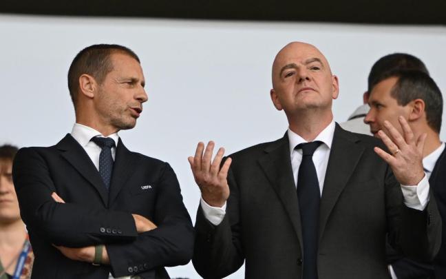 Los presidentes de la UEFA y de la FIFA, Aleksander Ceferin y Gianni Infantino, respectivamente.
