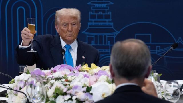 Trump amenaza a Canadá con aranceles del 100% como firme un acuerdo con China