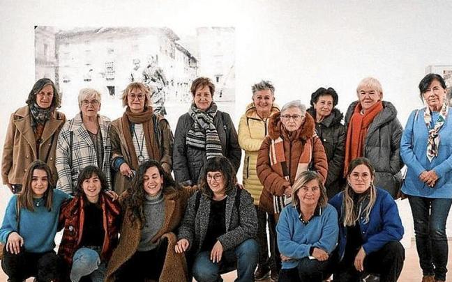 Artistas bergararras en una edición pasada de la exposición. | FOTO: B.E.A. Artistas bergararras en una edición pasada de la exposición. | FOTO: B.E.A.