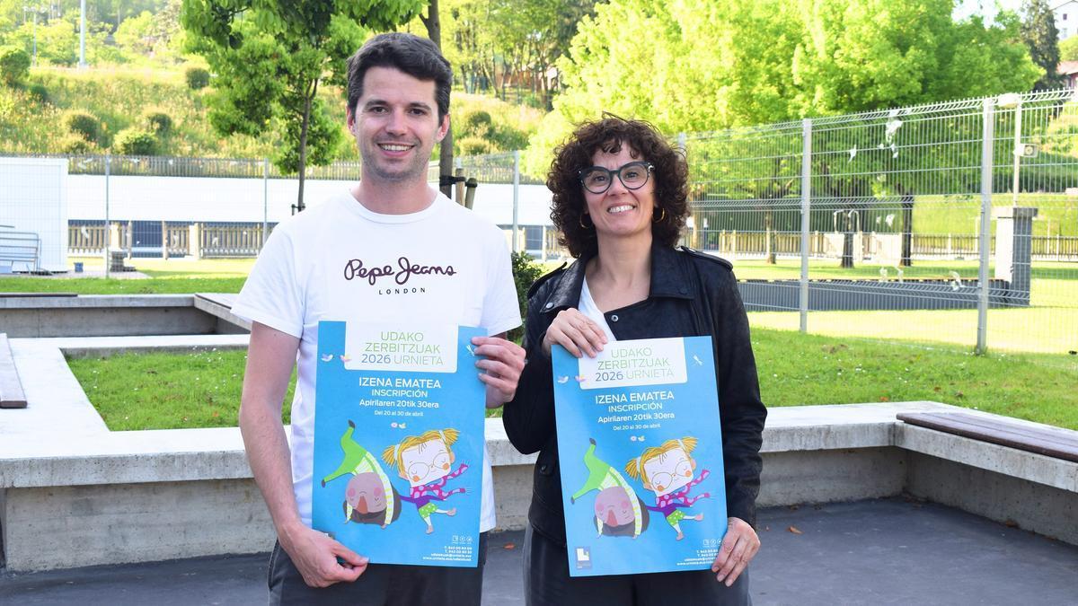 Mikel Artola, concejal de Juventud, y Ana Pozas, concejala de Cultura